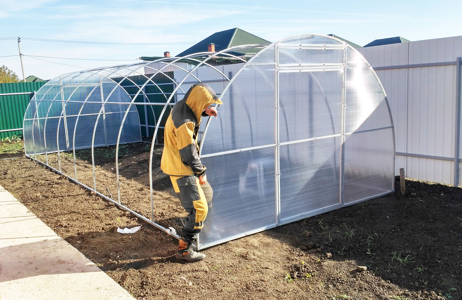 Профессиональный монтаж теплицы из поликарбоната мастерами завода СПР.